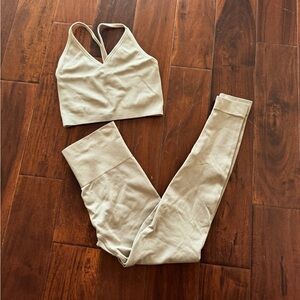 SET Active Beige Workout Set